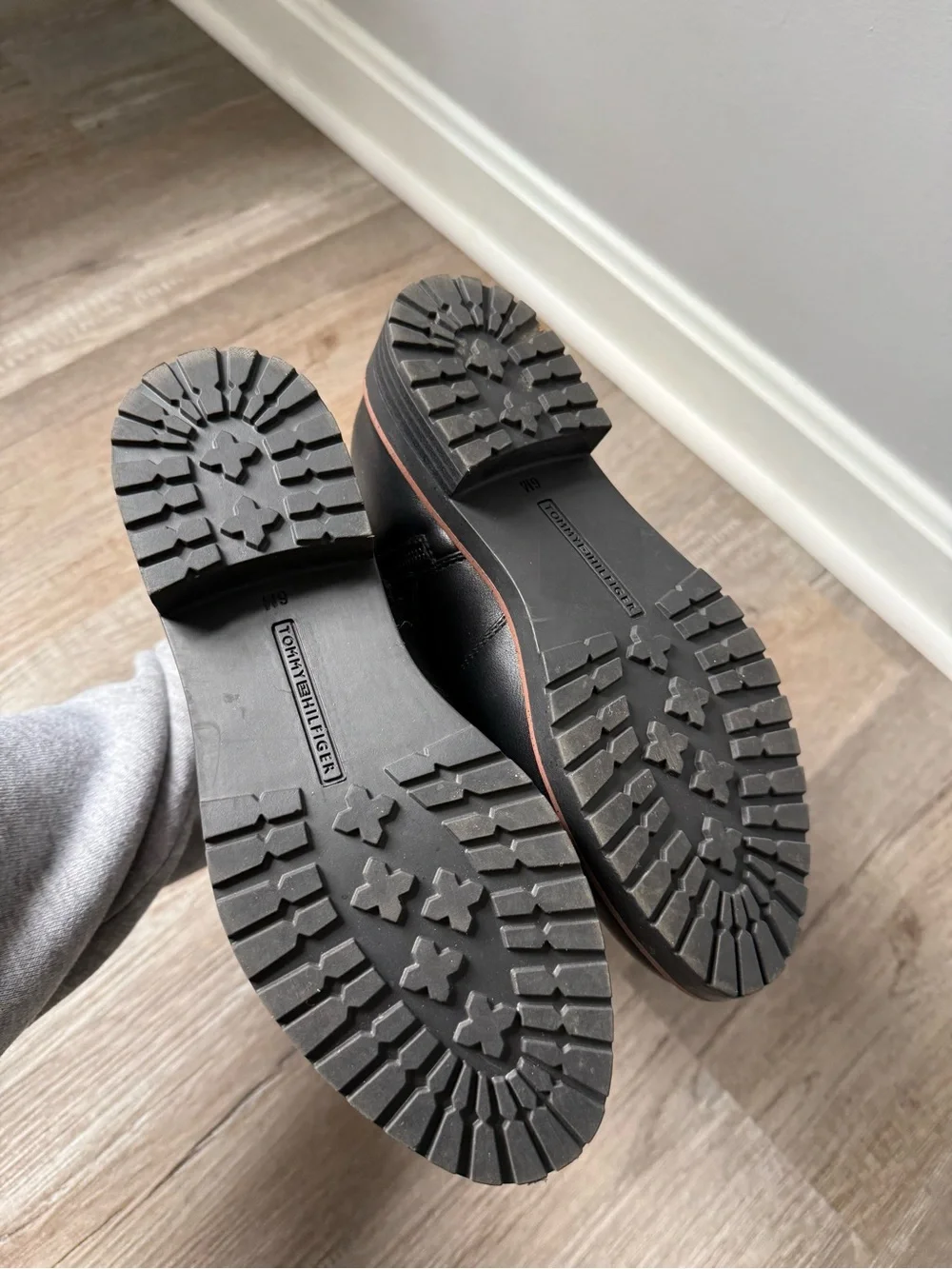Tommy Hilfiger like new